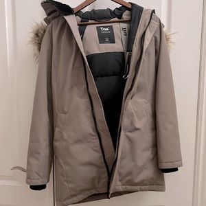 Aritzia women/kids winter jacket cream colour